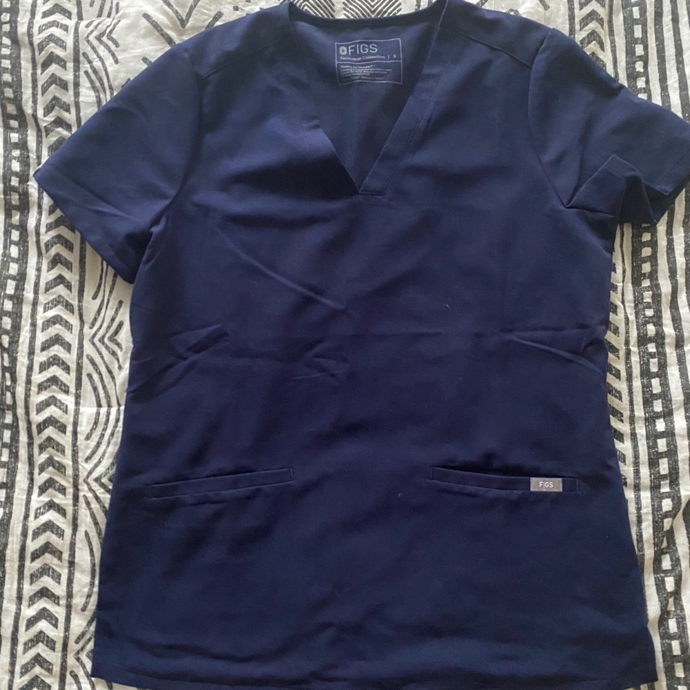 Casma Three Pocket scrub top